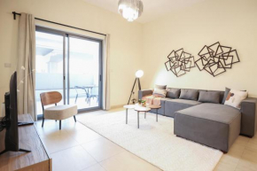 Elite LUX Holiday Homes - Spacious One Bedroom Apartment Direct Metro Access in Al Furjan Dubai